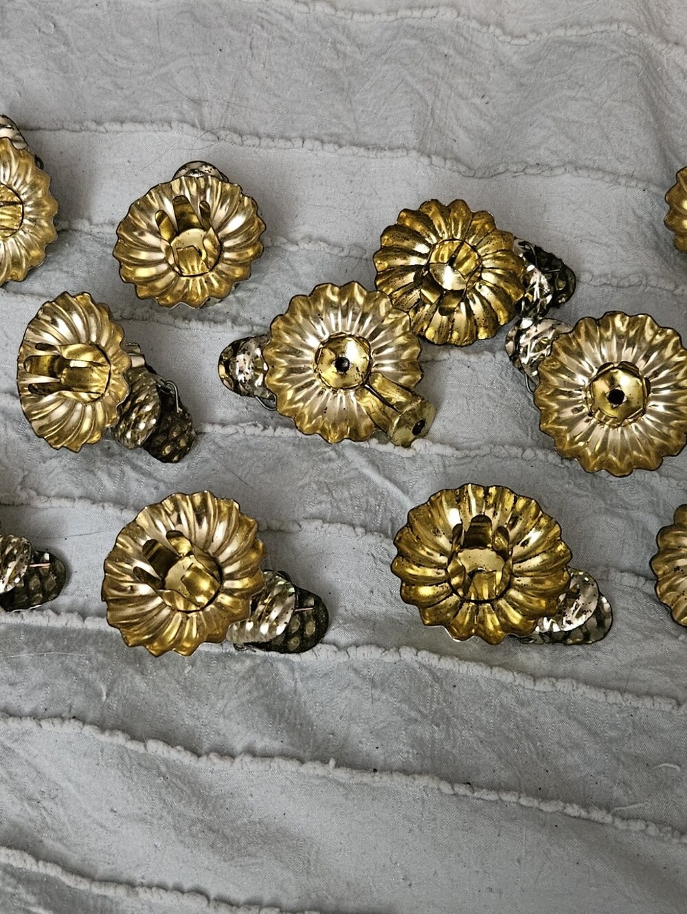 Vintage Gold Tone Metal Candle Holders Ornaments Set of 20 Pine Cone Style Clip